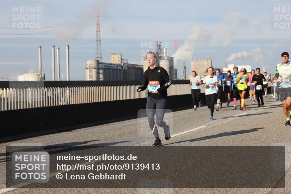 03.10.2025 - Köhlbrandbrückenlauf Lena Gebhardt http://msf.ph/oto/9139413 03.10.2025 09:57:09 Position 2 2758 meine-sportfotos.de