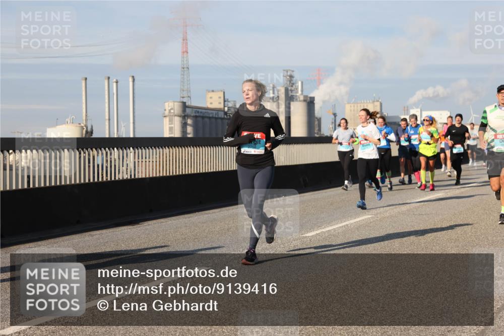 03.10.2025 - Köhlbrandbrückenlauf Lena Gebhardt http://msf.ph/oto/9139416 03.10.2025 09:57:09 Position 2 2758 meine-sportfotos.de