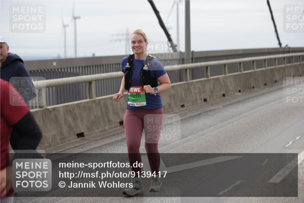 03.10.2025 - Köhlbrandbrückenlauf Jannik Wohlers http://msf.ph/oto/9139417 03.10.2025 16:09:53 Position 1 8664 meine-sportfotos.de