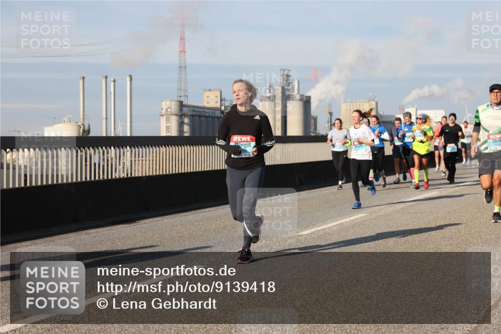 03.10.2025 - Köhlbrandbrückenlauf Lena Gebhardt http://msf.ph/oto/9139418 03.10.2025 09:57:09 Position 2 1813 meine-sportfotos.de