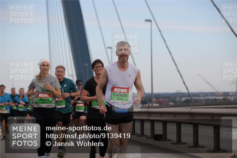 03.10.2025 - Köhlbrandbrückenlauf Jannik Wohlers http://msf.ph/oto/9139419 03.10.2025 15:31:22 Position 1 8795, 82, 9530 meine-sportfotos.de