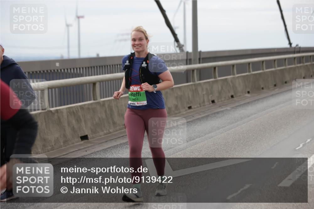 03.10.2025 - Köhlbrandbrückenlauf Jannik Wohlers http://msf.ph/oto/9139422 03.10.2025 16:09:53 Position 1 8664 meine-sportfotos.de