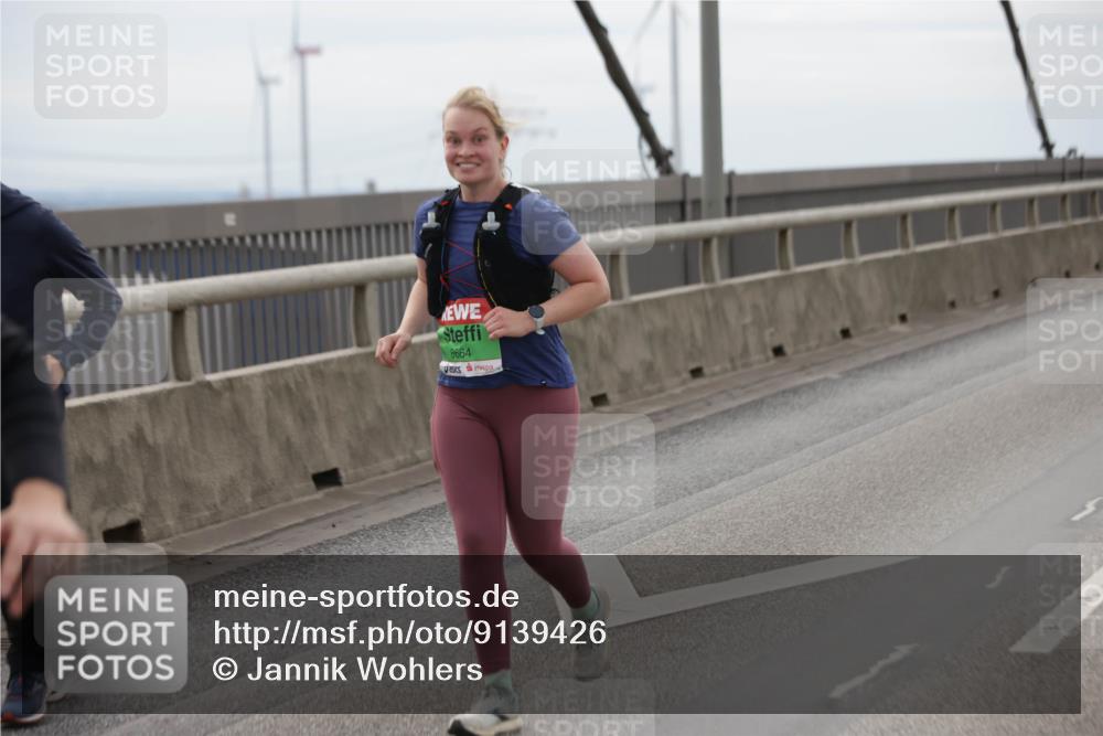 03.10.2025 - Köhlbrandbrückenlauf Jannik Wohlers http://msf.ph/oto/9139426 03.10.2025 16:09:53 Position 1 8664 meine-sportfotos.de