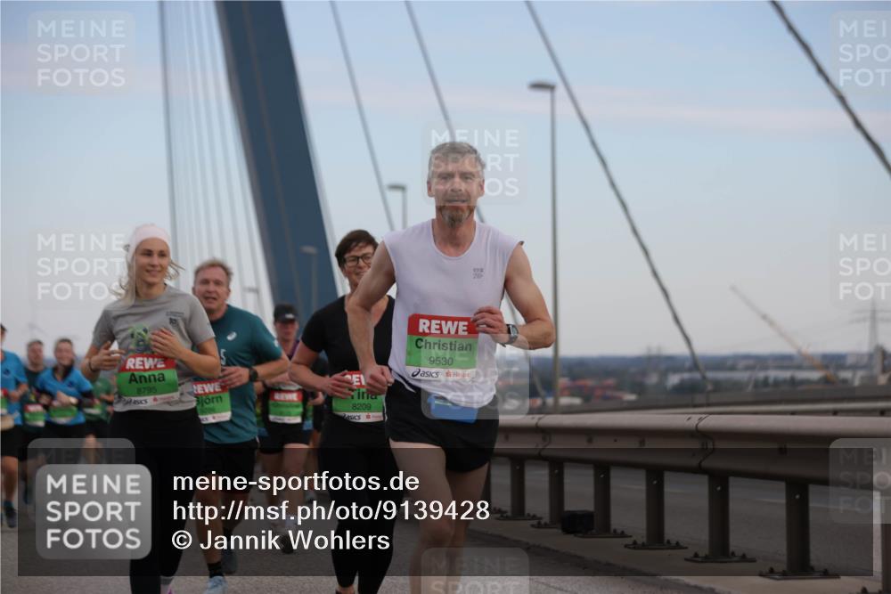 03.10.2025 - Köhlbrandbrückenlauf Jannik Wohlers http://msf.ph/oto/9139428 03.10.2025 15:31:22 Position 1 8795, 8209, 9530 meine-sportfotos.de