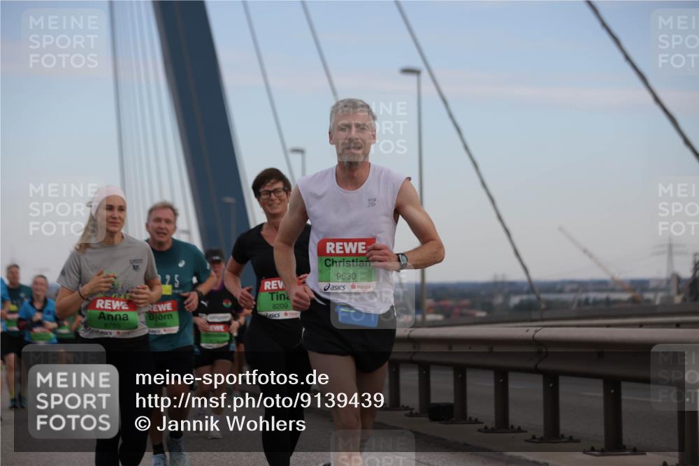 03.10.2025 - Köhlbrandbrückenlauf Jannik Wohlers http://msf.ph/oto/9139439 03.10.2025 15:31:22 Position 1 25, 8795, 850, 9530, 8209 meine-sportfotos.de