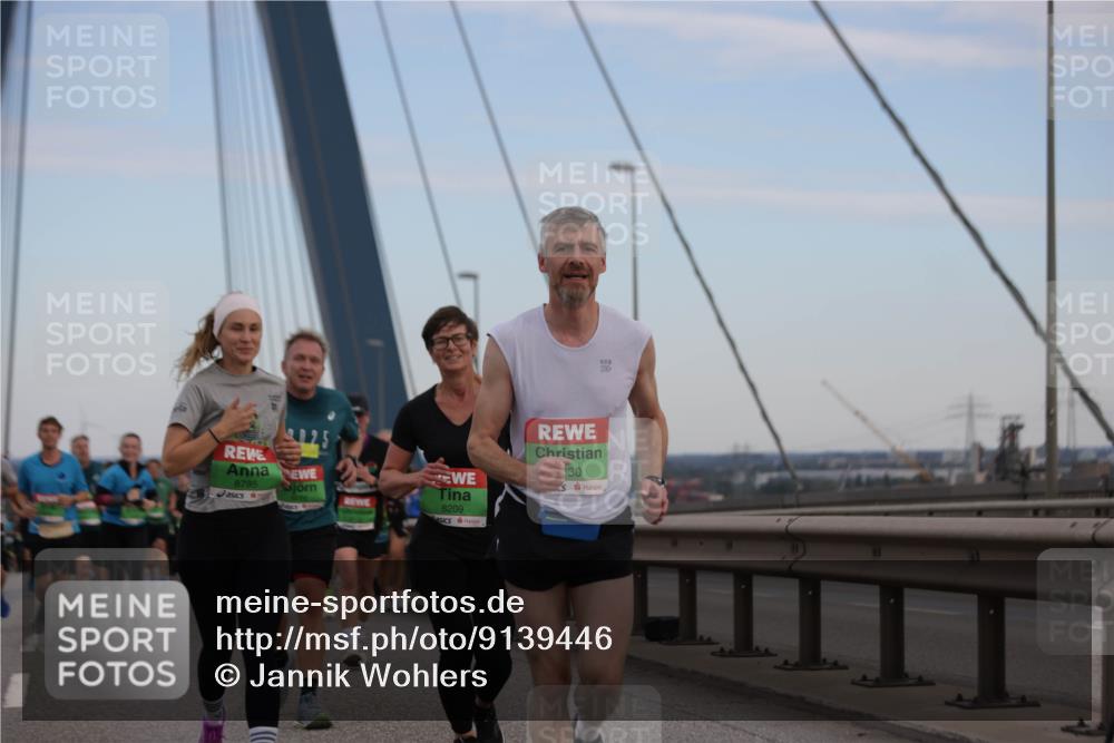 03.10.2025 - Köhlbrandbrückenlauf Jannik Wohlers http://msf.ph/oto/9139446 03.10.2025 15:31:22 Position 1 8795, 30, 8209 meine-sportfotos.de