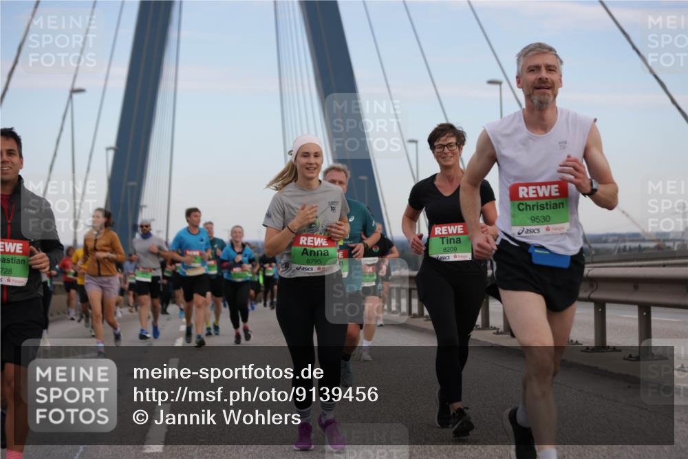 03.10.2025 - Köhlbrandbrückenlauf Jannik Wohlers http://msf.ph/oto/9139456 03.10.2025 15:31:23 Position 1 728, 5, 10, 8795, 8209, 9530 meine-sportfotos.de