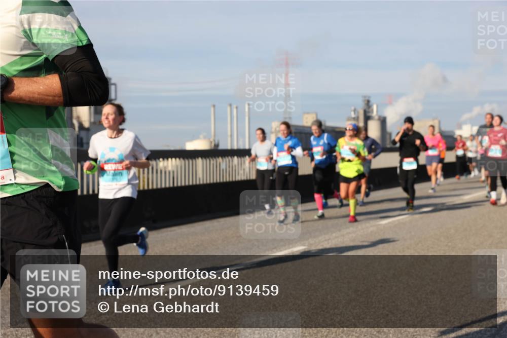 03.10.2025 - Köhlbrandbrückenlauf Lena Gebhardt http://msf.ph/oto/9139459 03.10.2025 09:57:12 Position 2  meine-sportfotos.de