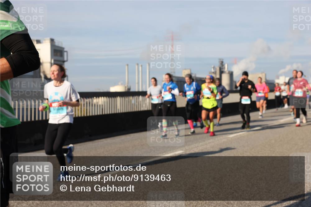 03.10.2025 - Köhlbrandbrückenlauf Lena Gebhardt http://msf.ph/oto/9139463 03.10.2025 09:57:12 Position 2  meine-sportfotos.de