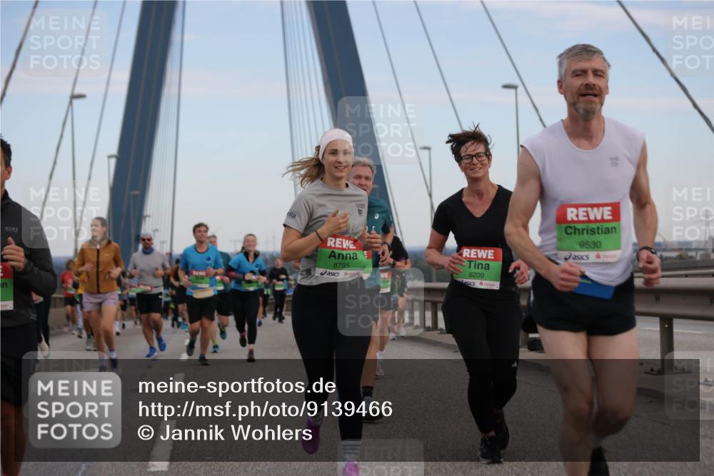 03.10.2025 - Köhlbrandbrückenlauf Jannik Wohlers http://msf.ph/oto/9139466 03.10.2025 15:31:23 Position 1 8795, 8209, 9530 meine-sportfotos.de