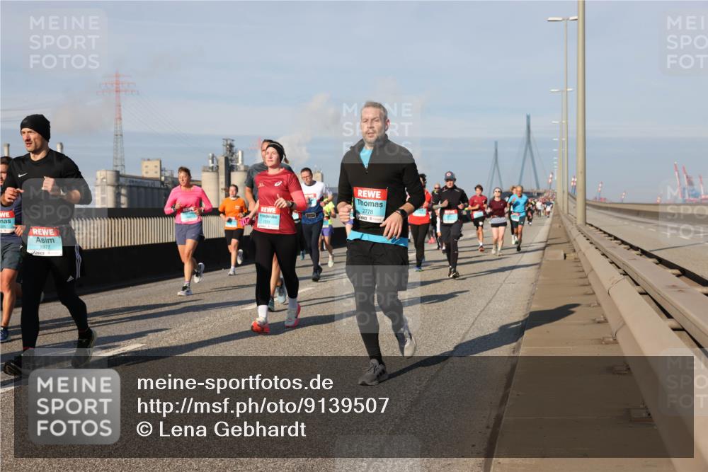 03.10.2025 - Köhlbrandbrückenlauf Lena Gebhardt http://msf.ph/oto/9139507 03.10.2025 09:57:14 Position 2 1877, 1591, 2778 meine-sportfotos.de