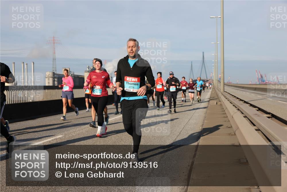 03.10.2025 - Köhlbrandbrückenlauf Lena Gebhardt http://msf.ph/oto/9139516 03.10.2025 09:57:15 Position 2 2778 meine-sportfotos.de