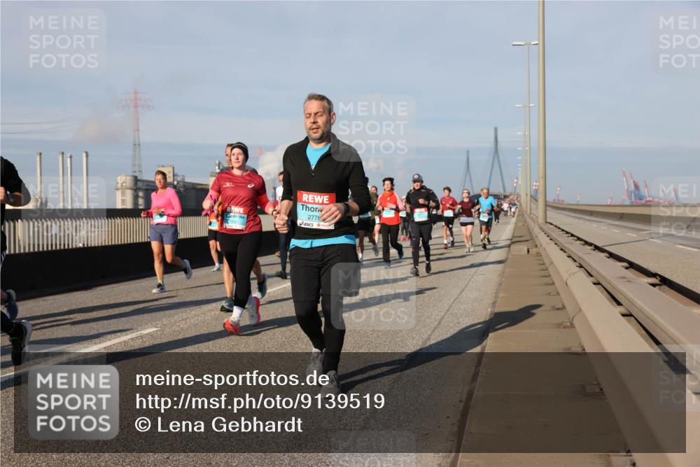 03.10.2025 - Köhlbrandbrückenlauf Lena Gebhardt http://msf.ph/oto/9139519 03.10.2025 09:57:15 Position 2 1591, 2778 meine-sportfotos.de