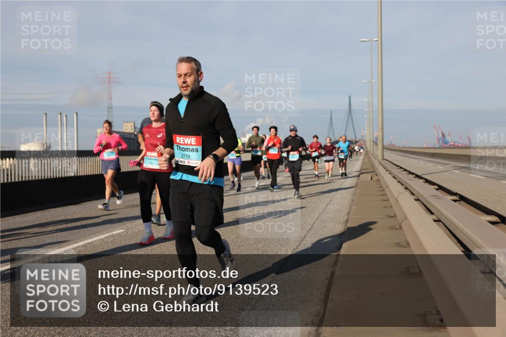 03.10.2025 - Köhlbrandbrückenlauf Lena Gebhardt http://msf.ph/oto/9139523 03.10.2025 09:57:15 Position 2 1591, 2778 meine-sportfotos.de