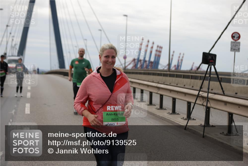 03.10.2025 - Köhlbrandbrückenlauf Jannik Wohlers http://msf.ph/oto/9139525 03.10.2025 16:10:13 Position 1 8655 meine-sportfotos.de