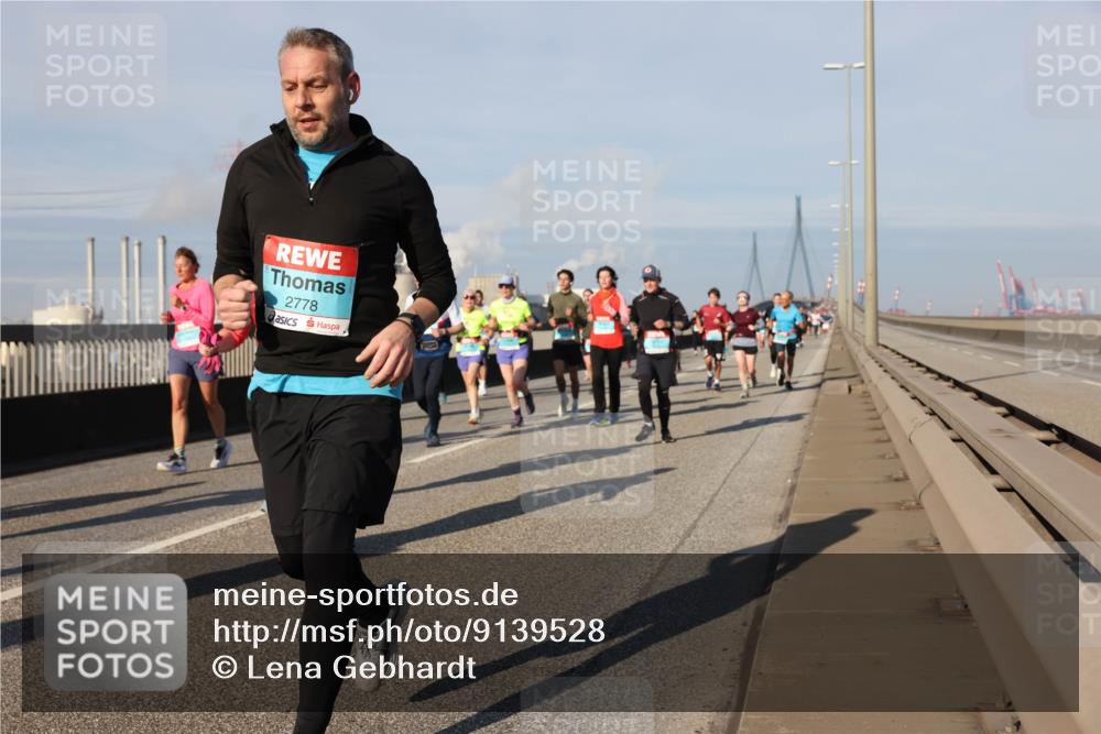 03.10.2025 - Köhlbrandbrückenlauf Lena Gebhardt http://msf.ph/oto/9139528 03.10.2025 09:57:15 Position 2 2778 meine-sportfotos.de