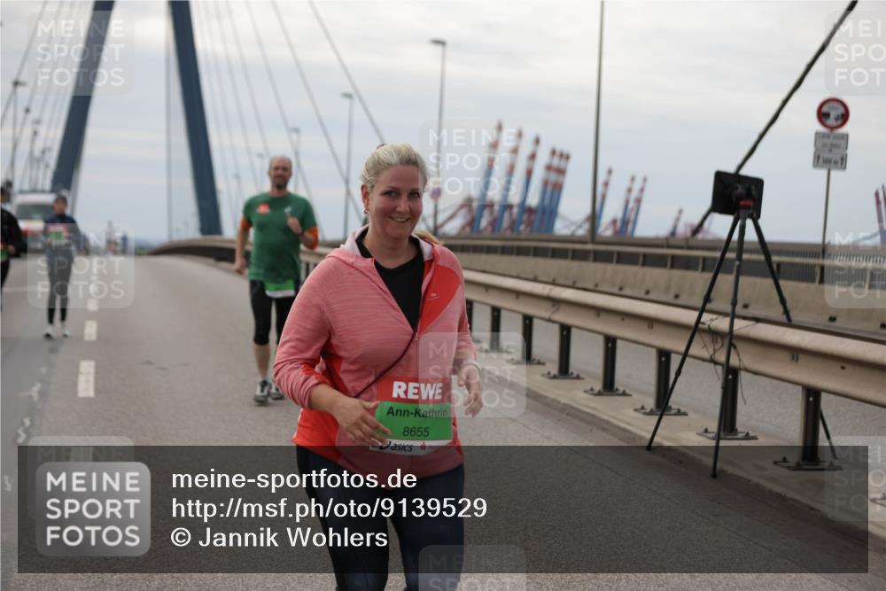03.10.2025 - Köhlbrandbrückenlauf Jannik Wohlers http://msf.ph/oto/9139529 03.10.2025 16:10:13 Position 1 8655, 100 meine-sportfotos.de