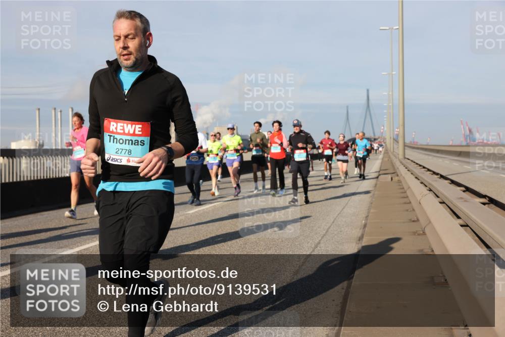 03.10.2025 - Köhlbrandbrückenlauf Lena Gebhardt http://msf.ph/oto/9139531 03.10.2025 09:57:15 Position 2  meine-sportfotos.de