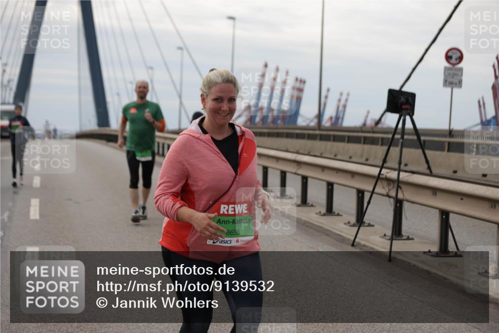 03.10.2025 - Köhlbrandbrückenlauf Jannik Wohlers http://msf.ph/oto/9139532 03.10.2025 16:10:13 Position 1 8655 meine-sportfotos.de