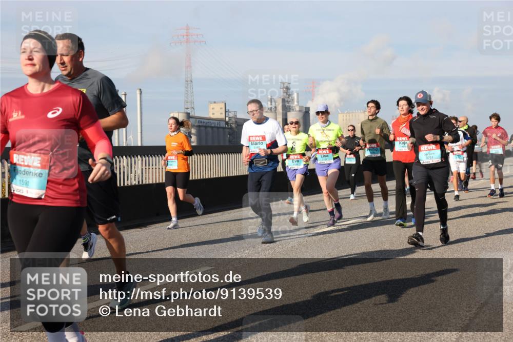 03.10.2025 - Köhlbrandbrückenlauf Lena Gebhardt http://msf.ph/oto/9139539 03.10.2025 09:57:16 Position 2  meine-sportfotos.de