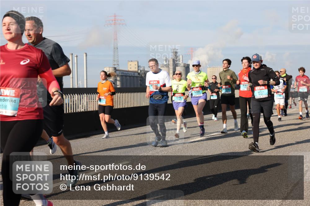 03.10.2025 - Köhlbrandbrückenlauf Lena Gebhardt http://msf.ph/oto/9139542 03.10.2025 09:57:16 Position 2 1591, 3107, 3761 meine-sportfotos.de