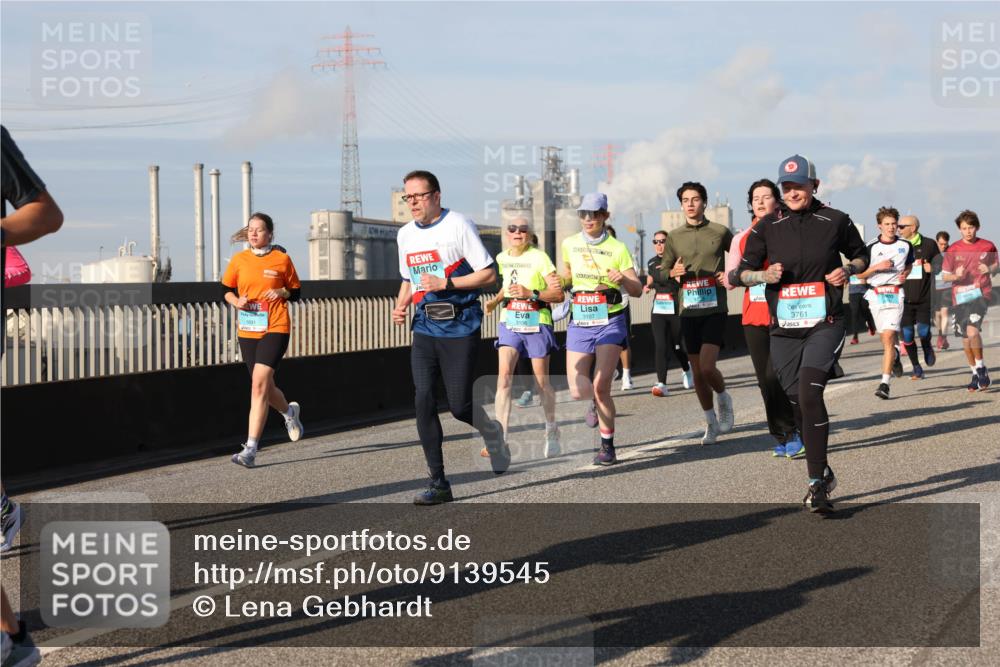 03.10.2025 - Köhlbrandbrückenlauf Lena Gebhardt http://msf.ph/oto/9139545 03.10.2025 09:57:16 Position 2  meine-sportfotos.de