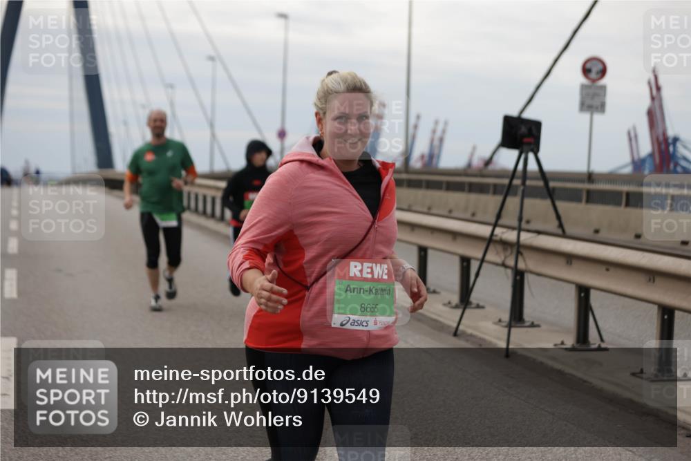 03.10.2025 - Köhlbrandbrückenlauf Jannik Wohlers http://msf.ph/oto/9139549 03.10.2025 16:10:13 Position 1 8655 meine-sportfotos.de