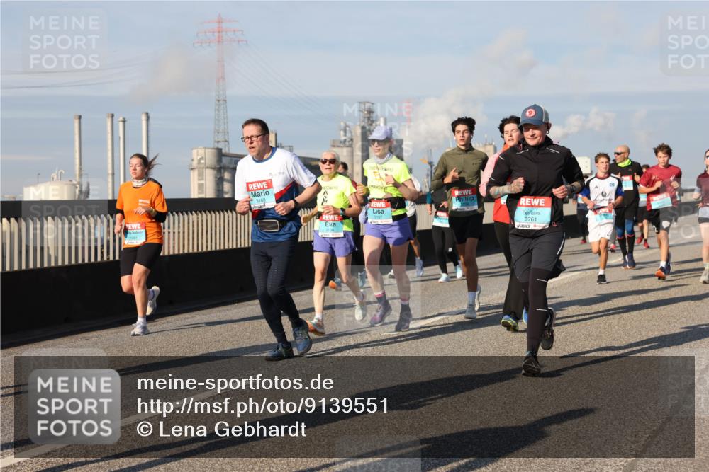 03.10.2025 - Köhlbrandbrückenlauf Lena Gebhardt http://msf.ph/oto/9139551 03.10.2025 09:57:17 Position 2 1691, 3169, 3761 meine-sportfotos.de