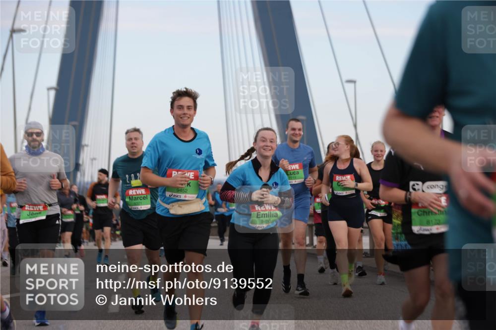 03.10.2025 - Köhlbrandbrückenlauf Jannik Wohlers http://msf.ph/oto/9139552 03.10.2025 15:31:26 Position 1 2, 0, 2, 9321, 9452, 9450, 7711, 8123 meine-sportfotos.de