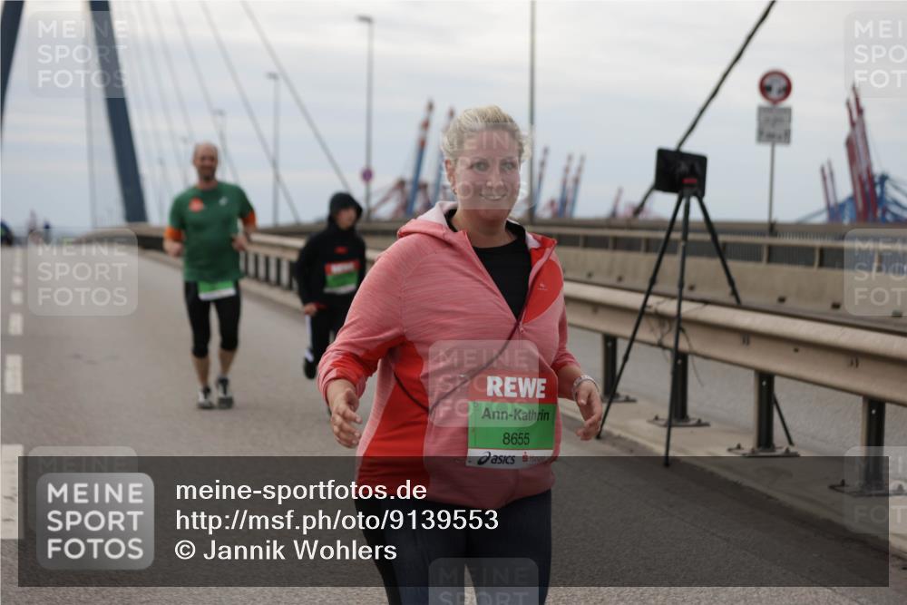 03.10.2025 - Köhlbrandbrückenlauf Jannik Wohlers http://msf.ph/oto/9139553 03.10.2025 16:10:13 Position 1 8655 meine-sportfotos.de