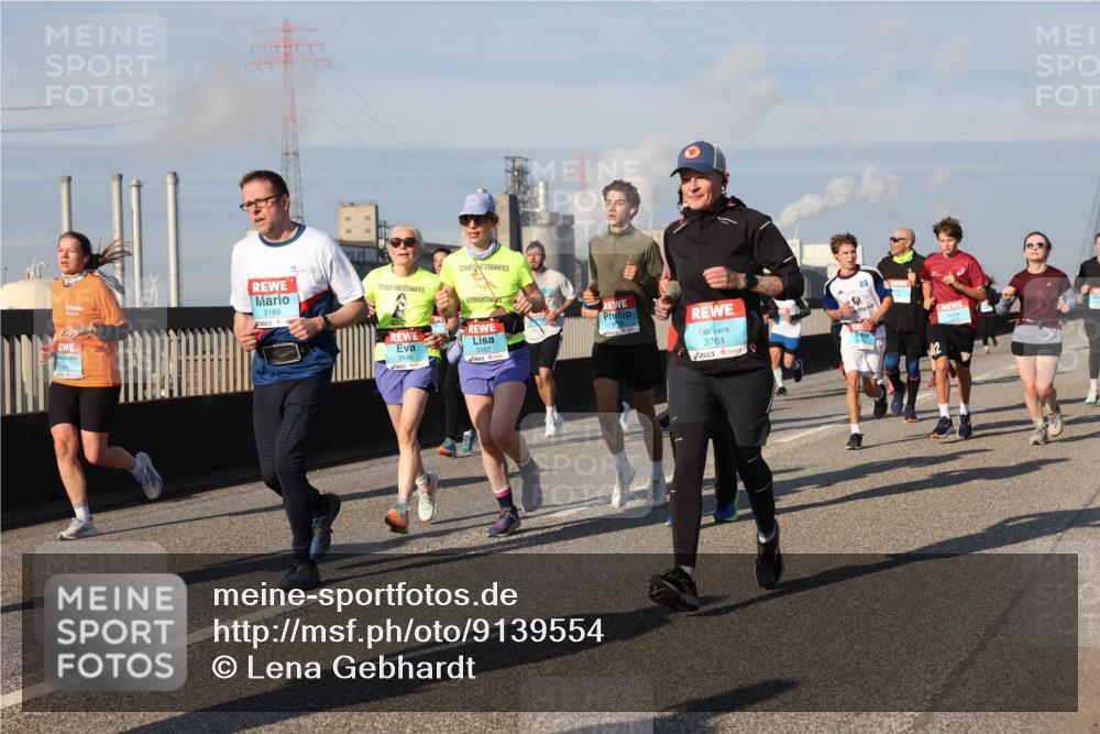 03.10.2025 - Köhlbrandbrückenlauf Lena Gebhardt http://msf.ph/oto/9139554 03.10.2025 09:57:17 Position 2  meine-sportfotos.de