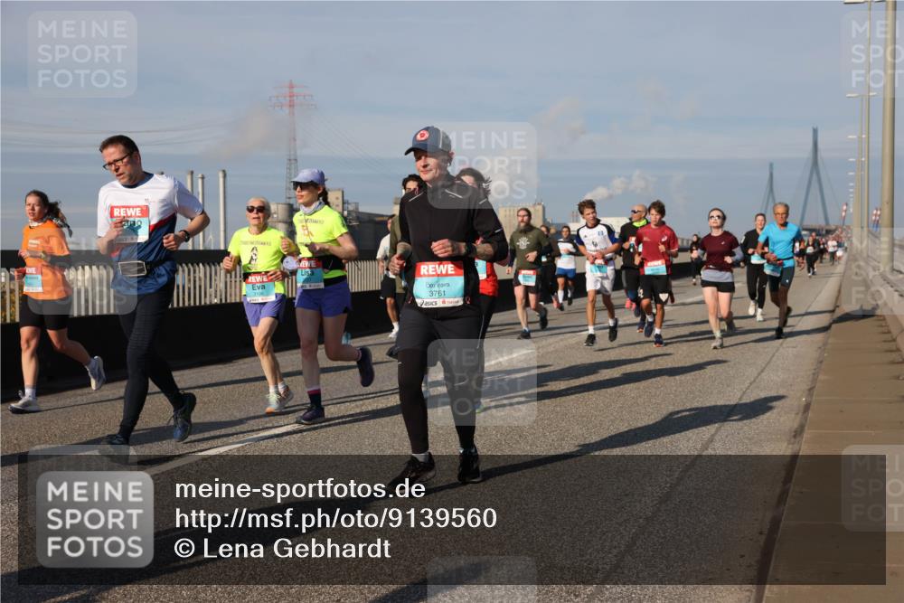 03.10.2025 - Köhlbrandbrückenlauf Lena Gebhardt http://msf.ph/oto/9139560 03.10.2025 09:57:17 Position 2  meine-sportfotos.de