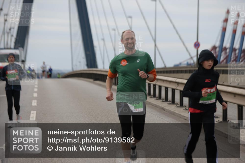 03.10.2025 - Köhlbrandbrückenlauf Jannik Wohlers http://msf.ph/oto/9139562 03.10.2025 16:10:14 Position 1 1987, 51, 8004 meine-sportfotos.de