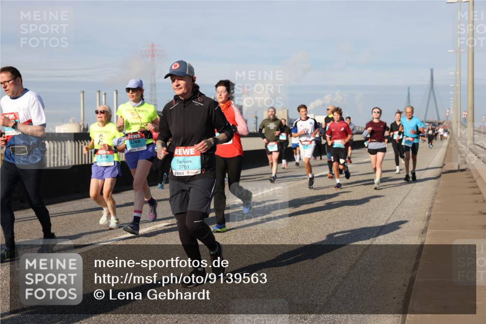 03.10.2025 - Köhlbrandbrückenlauf Lena Gebhardt http://msf.ph/oto/9139563 03.10.2025 09:57:18 Position 2  meine-sportfotos.de