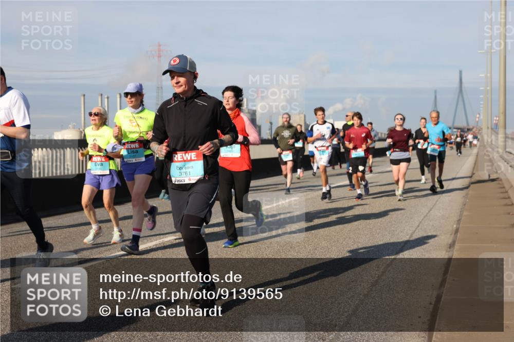 03.10.2025 - Köhlbrandbrückenlauf Lena Gebhardt http://msf.ph/oto/9139565 03.10.2025 09:57:18 Position 2 3107, 3761 meine-sportfotos.de