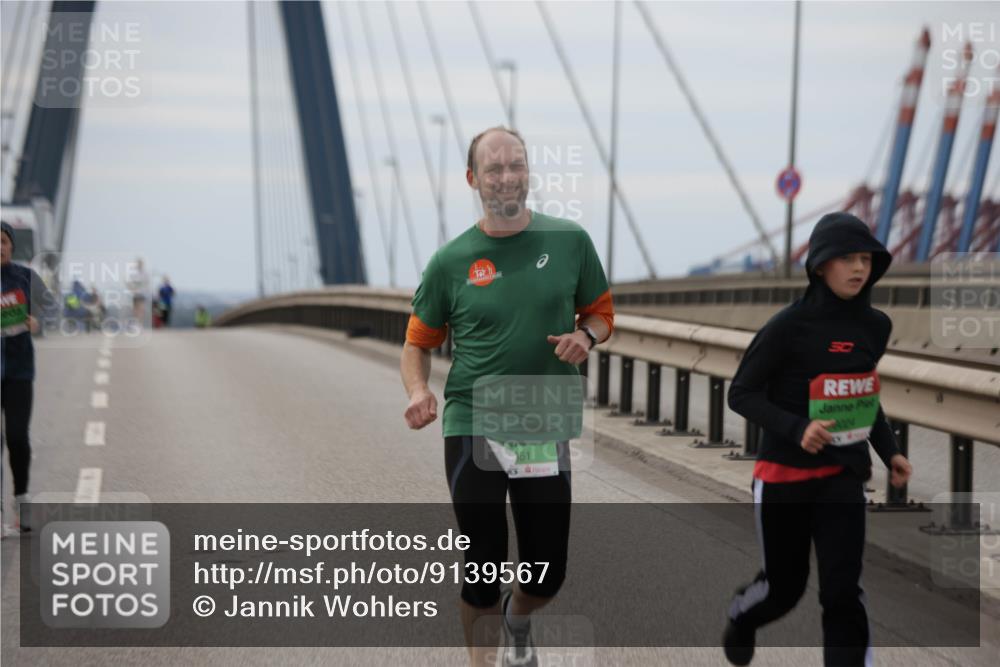 03.10.2025 - Köhlbrandbrückenlauf Jannik Wohlers http://msf.ph/oto/9139567 03.10.2025 16:10:14 Position 1 951 meine-sportfotos.de