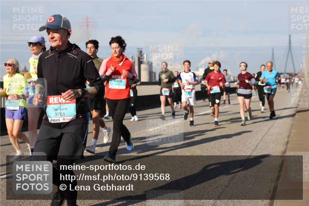 03.10.2025 - Köhlbrandbrückenlauf Lena Gebhardt http://msf.ph/oto/9139568 03.10.2025 09:57:18 Position 2 3761, 1480 meine-sportfotos.de