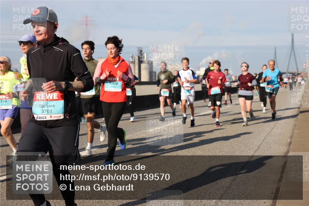 03.10.2025 - Köhlbrandbrückenlauf Lena Gebhardt http://msf.ph/oto/9139570 03.10.2025 09:57:18 Position 2 3106, 3761, 1480 meine-sportfotos.de