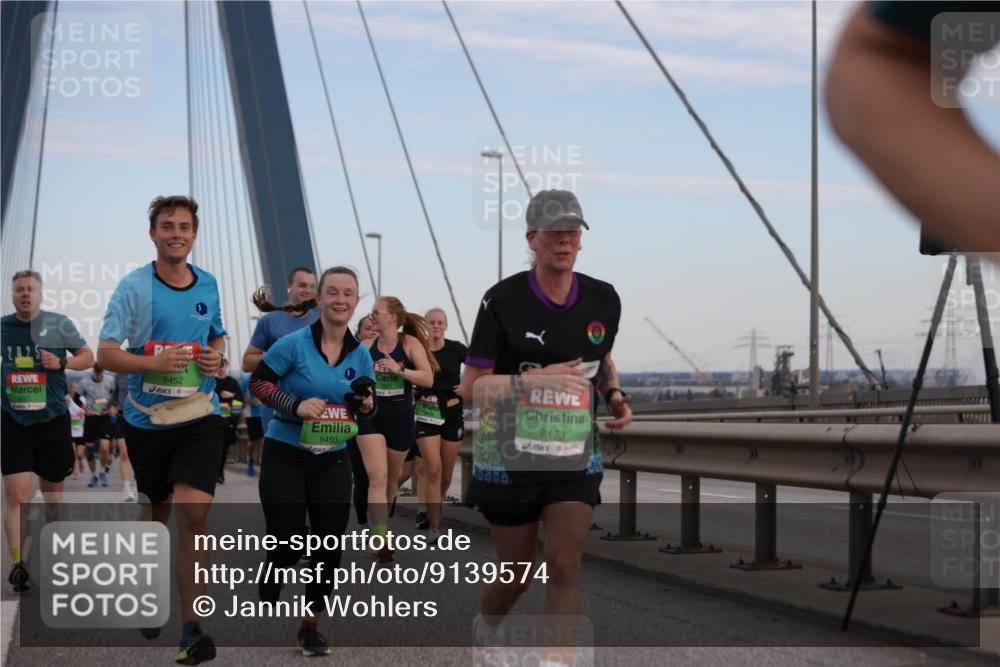 03.10.2025 - Köhlbrandbrückenlauf Jannik Wohlers http://msf.ph/oto/9139574 03.10.2025 15:31:27 Position 1 9452, 9450, 8173 meine-sportfotos.de