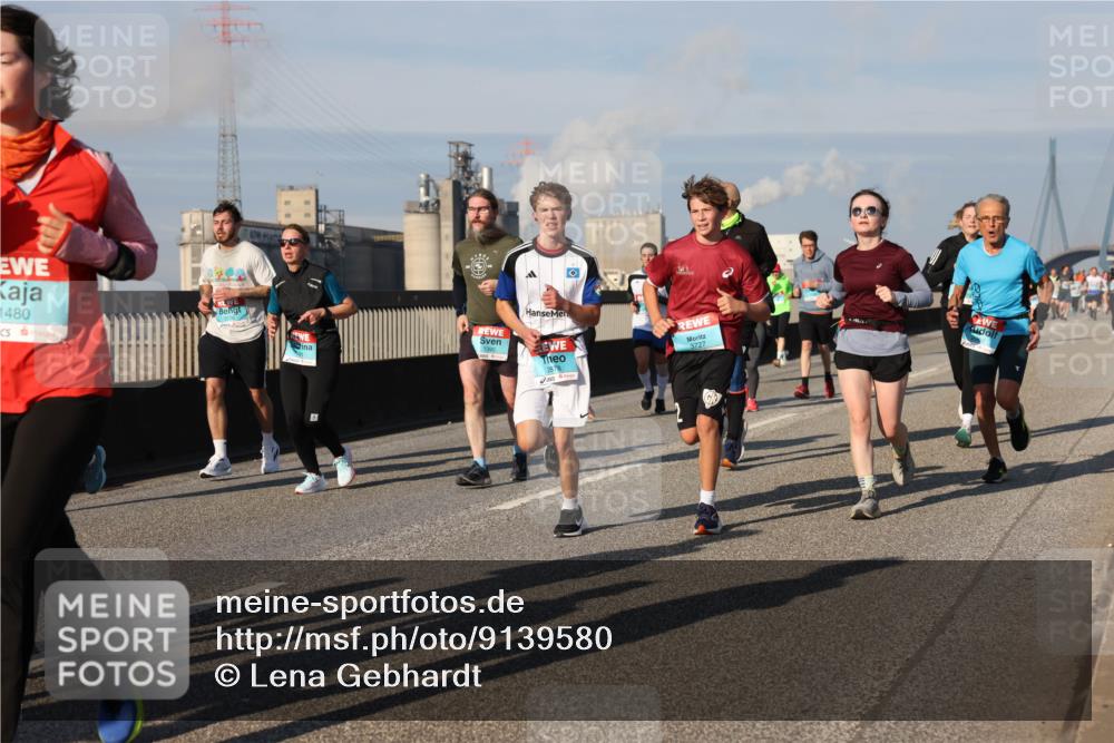 03.10.2025 - Köhlbrandbrückenlauf Lena Gebhardt http://msf.ph/oto/9139580 03.10.2025 09:57:19 Position 2 480, 1390, 3727, 2878 meine-sportfotos.de