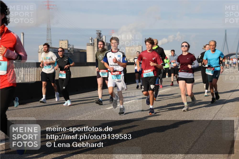03.10.2025 - Köhlbrandbrückenlauf Lena Gebhardt http://msf.ph/oto/9139583 03.10.2025 09:57:19 Position 2 1390, 3727 meine-sportfotos.de