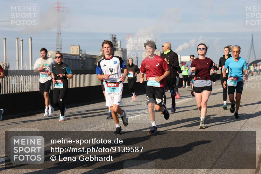 03.10.2025 - Köhlbrandbrückenlauf Lena Gebhardt http://msf.ph/oto/9139587 03.10.2025 09:57:19 Position 2 3727, 2878, 2902 meine-sportfotos.de