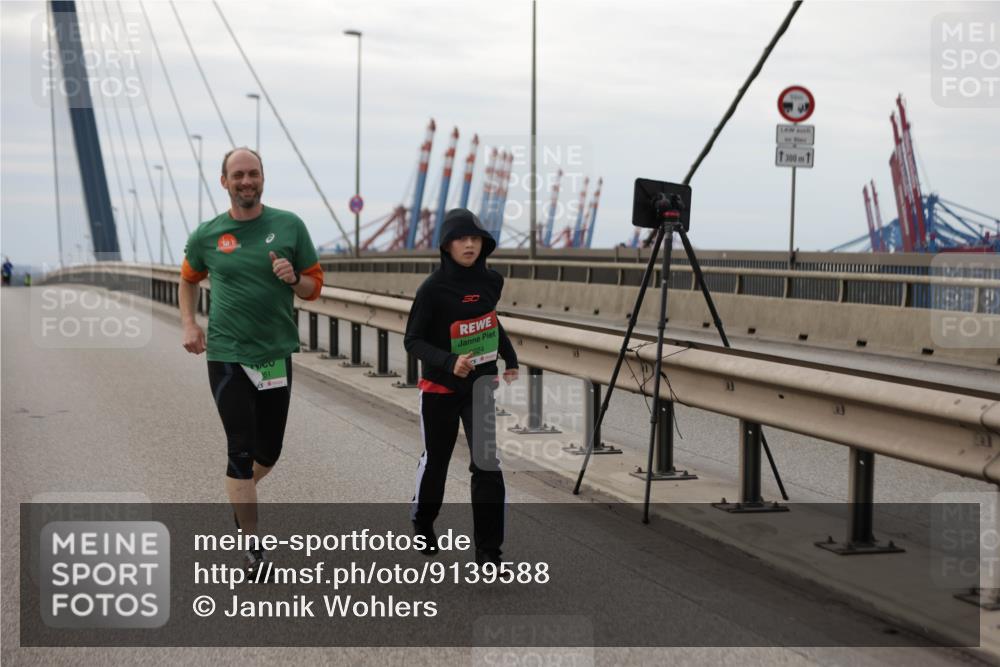 03.10.2025 - Köhlbrandbrückenlauf Jannik Wohlers http://msf.ph/oto/9139588 03.10.2025 16:10:15 Position 1 024, 300, 1 meine-sportfotos.de