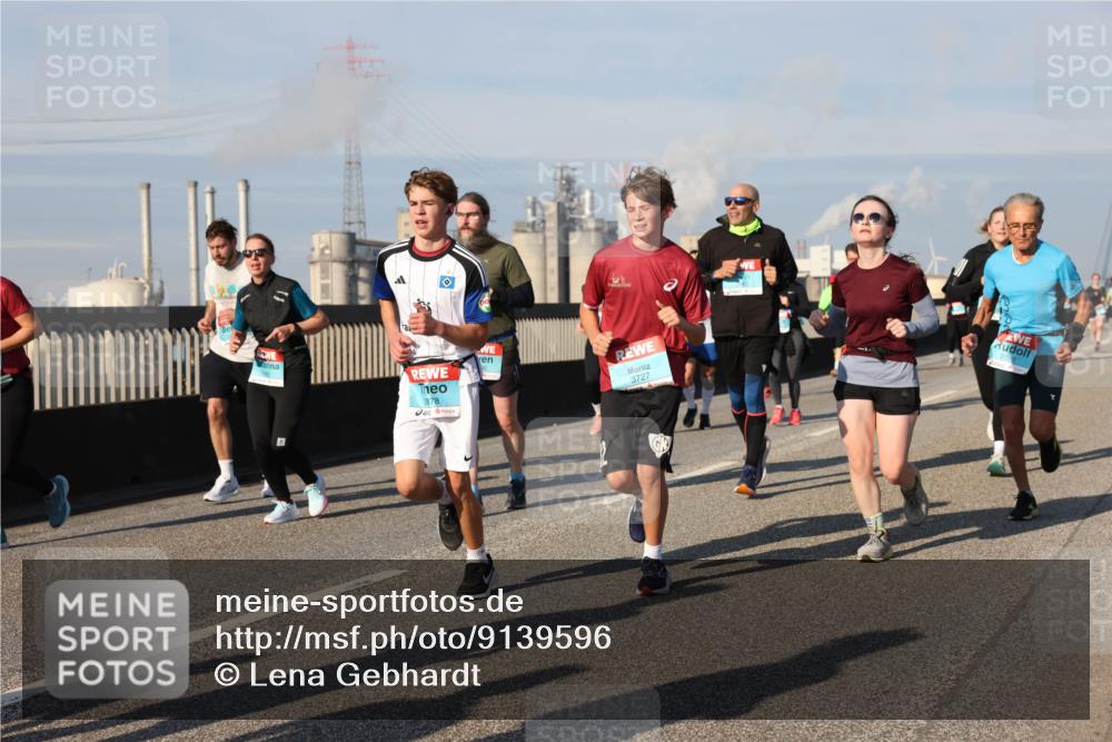 03.10.2025 - Köhlbrandbrückenlauf Lena Gebhardt http://msf.ph/oto/9139596 03.10.2025 09:57:20 Position 2 1878, 3727 meine-sportfotos.de
