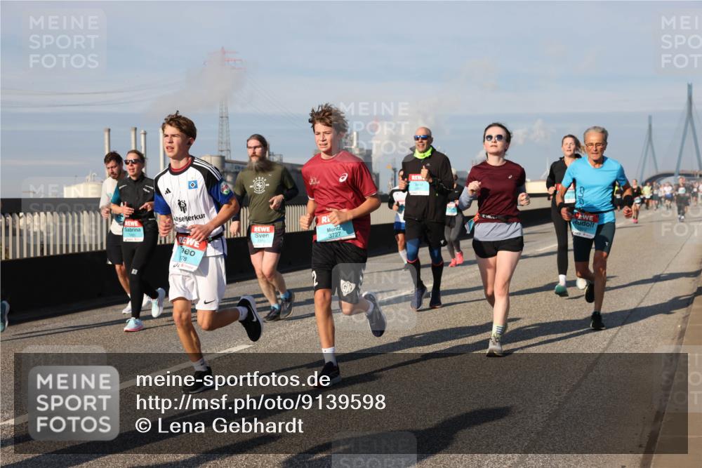 03.10.2025 - Köhlbrandbrückenlauf Lena Gebhardt http://msf.ph/oto/9139598 03.10.2025 09:57:20 Position 2 3727, 78, 1300 meine-sportfotos.de