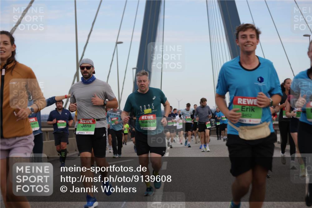 03.10.2025 - Köhlbrandbrückenlauf Jannik Wohlers http://msf.ph/oto/9139608 03.10.2025 15:31:28 Position 1 510, 9054, 2025, 9321, 9452 meine-sportfotos.de