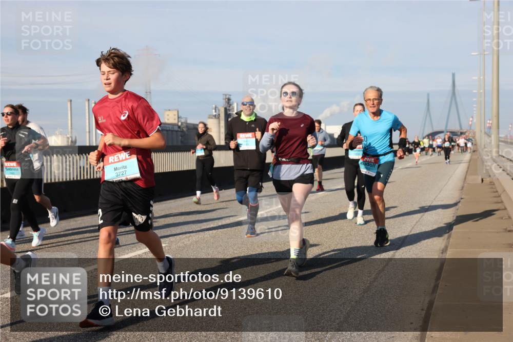 03.10.2025 - Köhlbrandbrückenlauf Lena Gebhardt http://msf.ph/oto/9139610 03.10.2025 09:57:20 Position 2 3727 meine-sportfotos.de