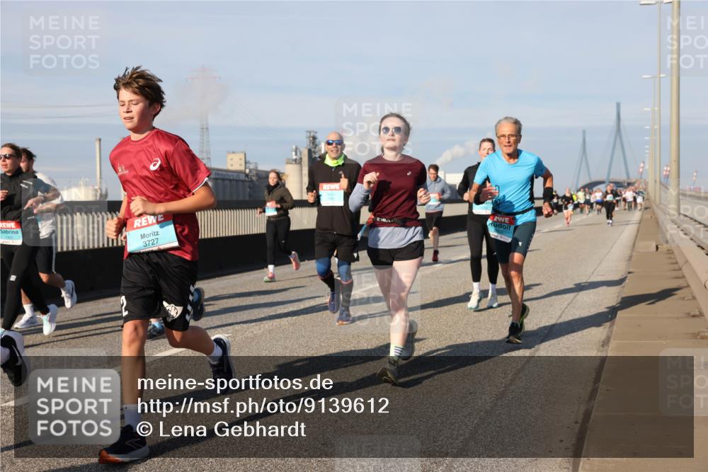 03.10.2025 - Köhlbrandbrückenlauf Lena Gebhardt http://msf.ph/oto/9139612 03.10.2025 09:57:20 Position 2 3727, 1481 meine-sportfotos.de