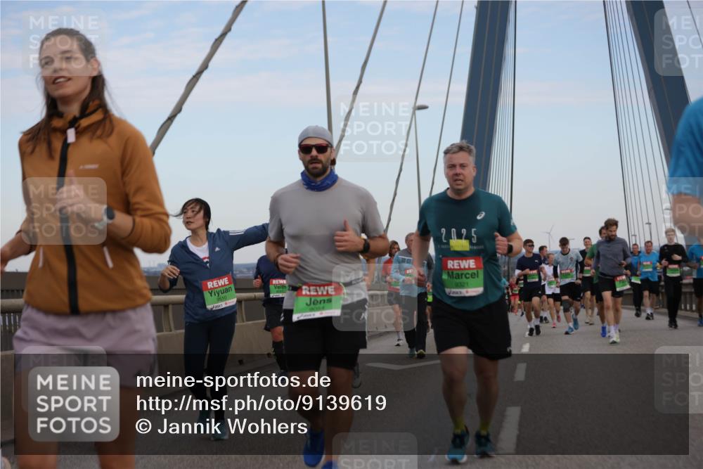 03.10.2025 - Köhlbrandbrückenlauf Jannik Wohlers http://msf.ph/oto/9139619 03.10.2025 15:31:28 Position 1 9510, 9054, 2025, 9321 meine-sportfotos.de