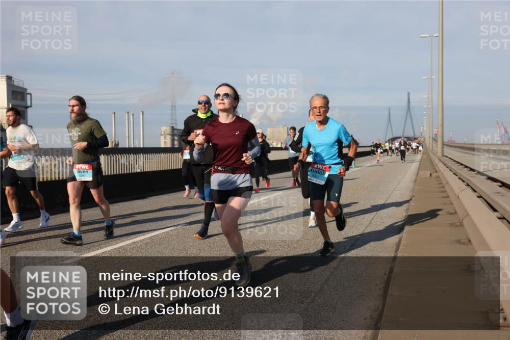 03.10.2025 - Köhlbrandbrückenlauf Lena Gebhardt http://msf.ph/oto/9139621 03.10.2025 09:57:21 Position 2 1390, 2902 meine-sportfotos.de